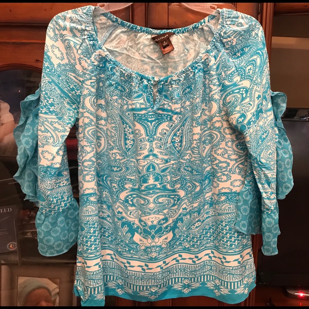 Women’s size medium top.